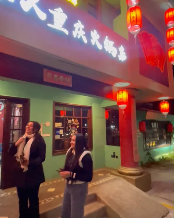Alumnos de Universidad Juventus en la Posada China